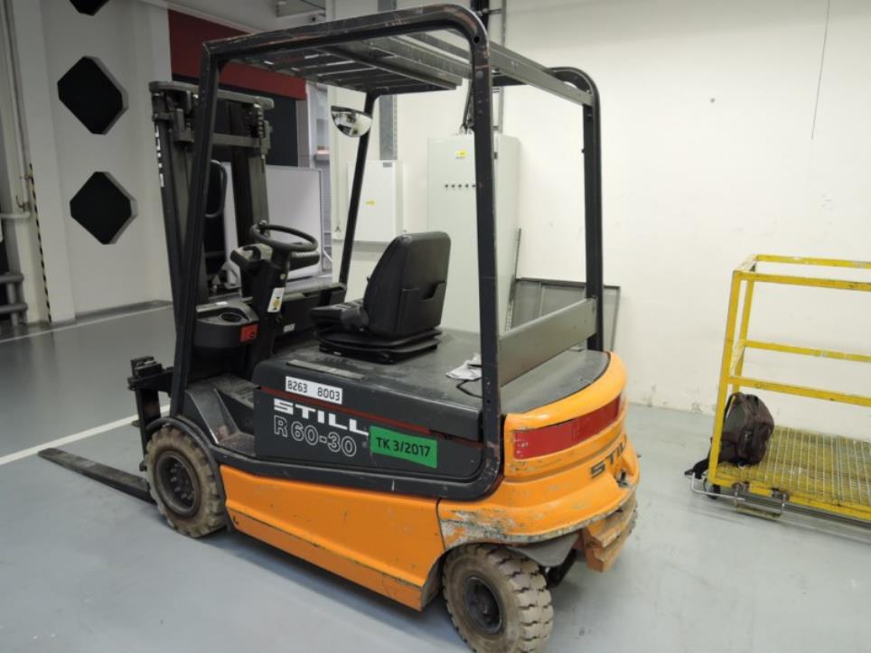 Prumyslových robotu-3